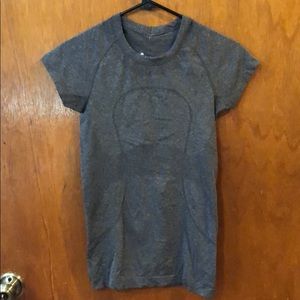 Lululemon gray swiftly short sleeve. Size 4.